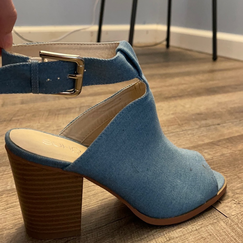 Cute little heels !